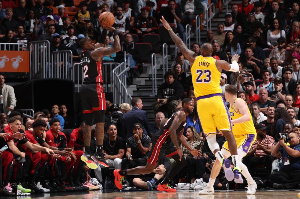 而对方后防 而对方后防